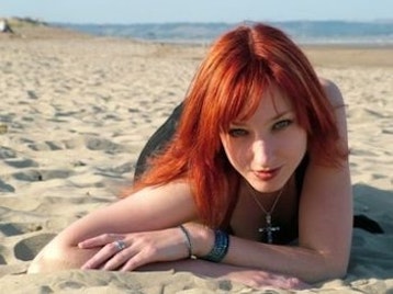 Anna Neale artist photo