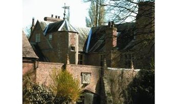 Hellens Manor