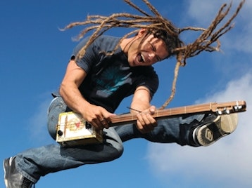 Ash Grunwald artist photo