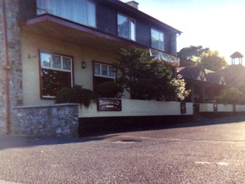 The Farmhouse Tavern