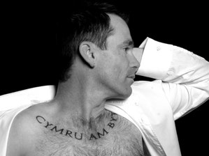 Mike Andrews (Robbie Williams Tribute)