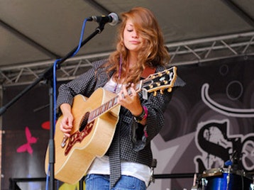 Leah Mason artist photo