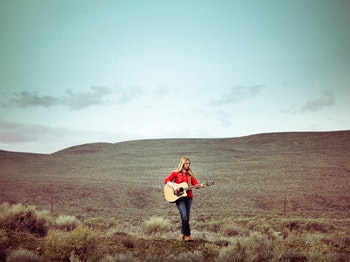 Zoe Muth Tour Dates