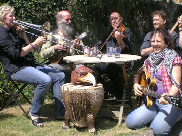 The Orchestra That Fell to Earth artist photo