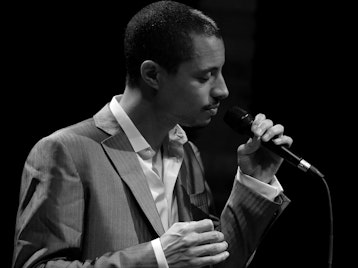 Jose James picture
