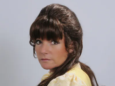 Picture of Toni Lee Performing a Tribute to Karen Carpenter