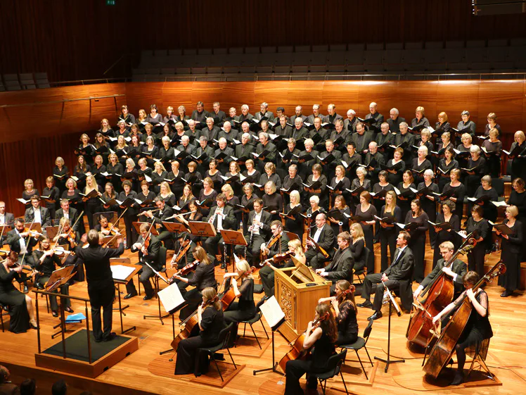 Picture of Herts Chorus on tour presents Smith, Bernstein and Rutter at Bath Abbey