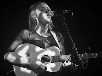 Molly Warburton artist photo