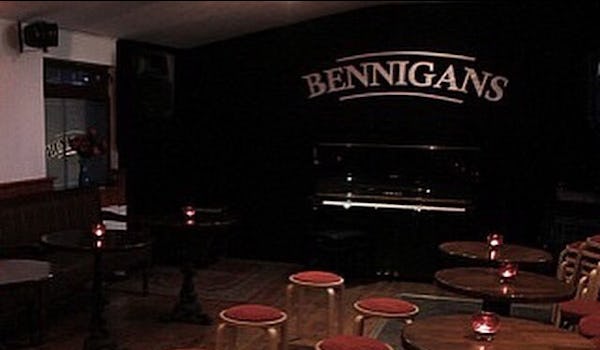 Bennigans Bar