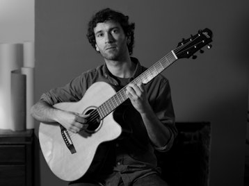 Ewan McLennan artist photo
