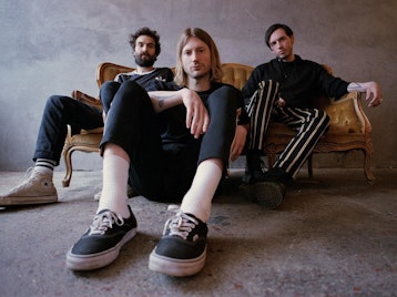 Celebrity Mansions Tour: Dinosaur Pile-Up picture