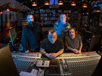 Clutch artist photo