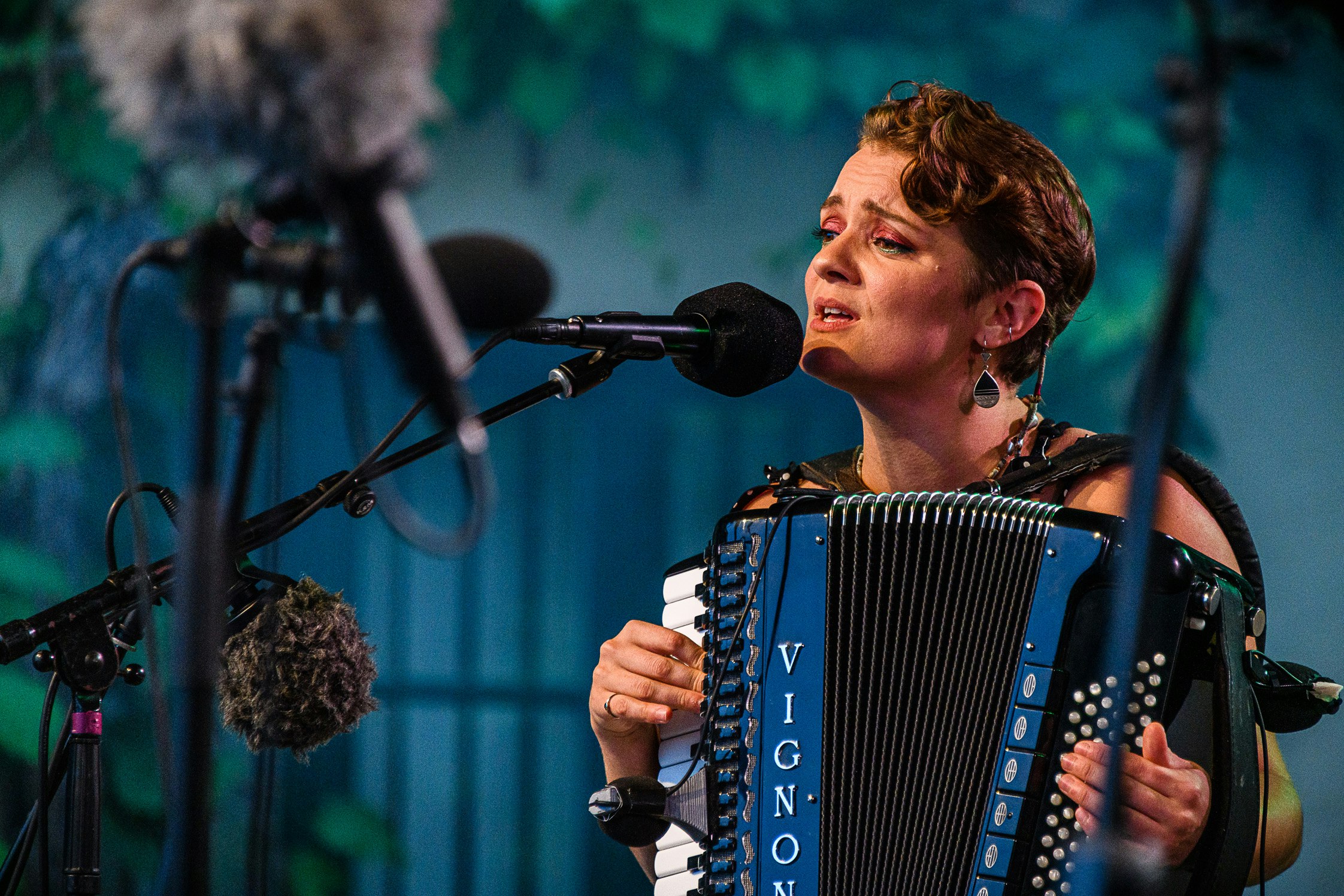 Hannah James, Toby Kuhn