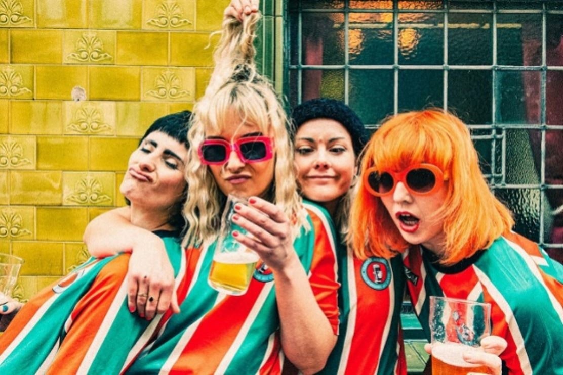 Loose Articles appearing at this event