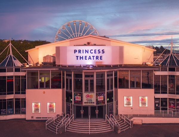 Wonderland / Waltz in the Shadows...