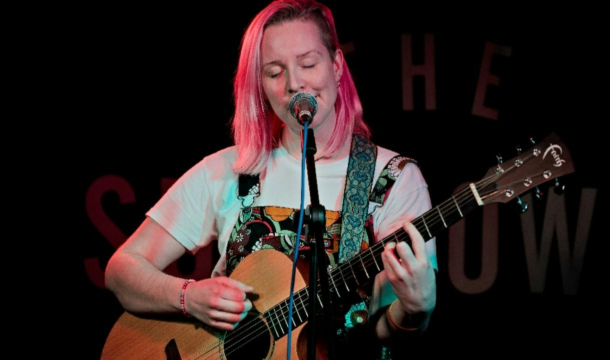Picture of Emma Howett & The Genuine Noise