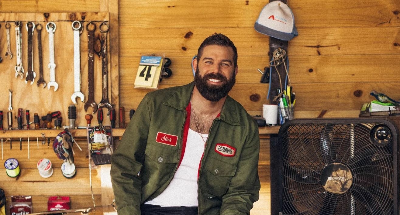 Jordan Davis appearing at this event