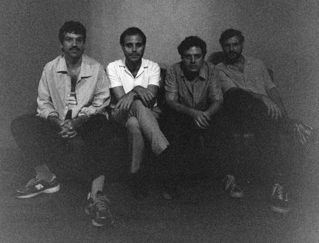 Capitão Fausto appearing at this event