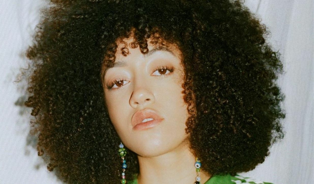 Jenevieve appearing at this event