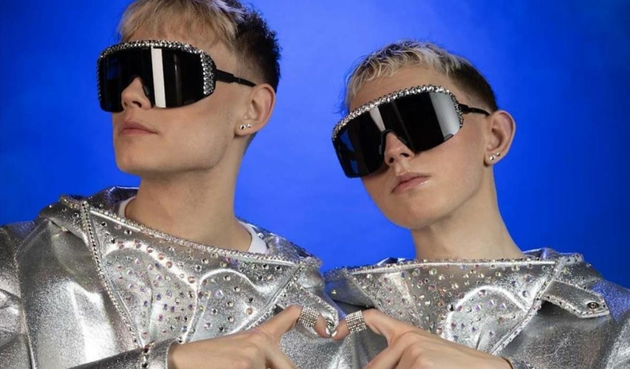 VÆB appearing at this event