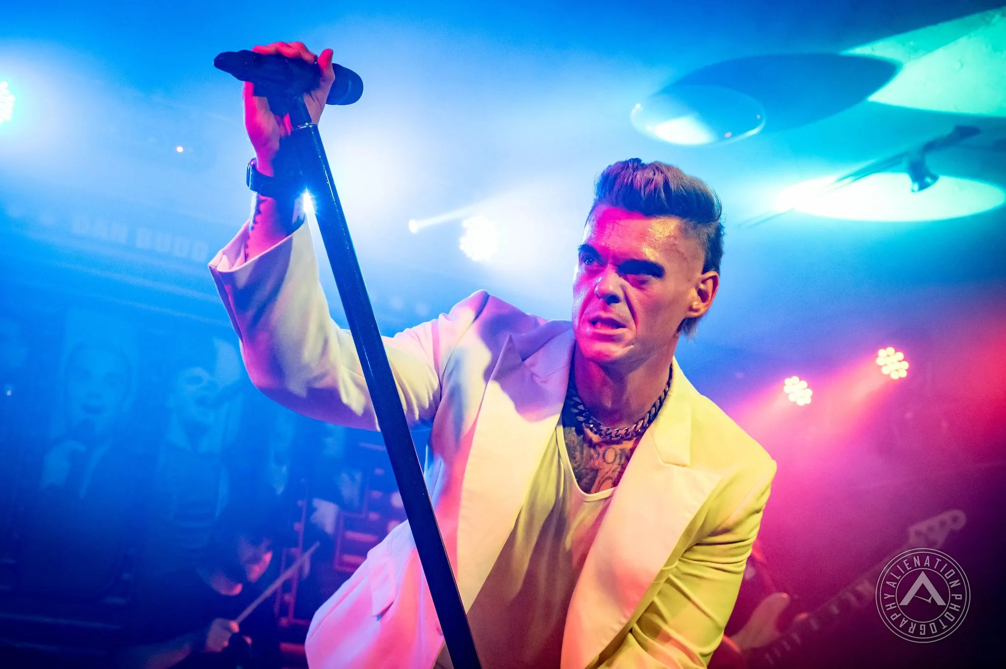 Picture of Dan Budd as Robbie Williams