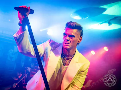 Picture of Dan Budd as Robbie Williams