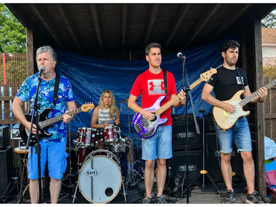 Picture of Saturday Night Live with Black Apple