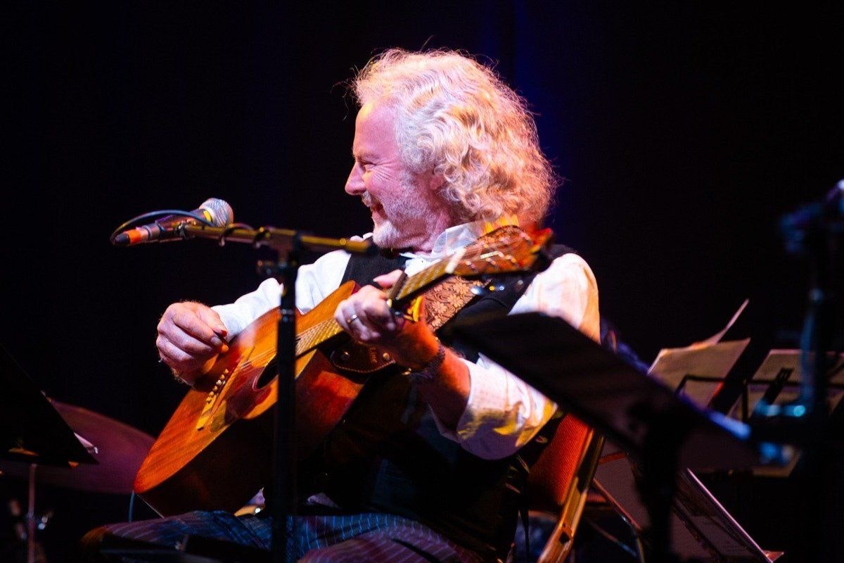 Reg Meuross - Fire & Dust: Woody Guthrie Story