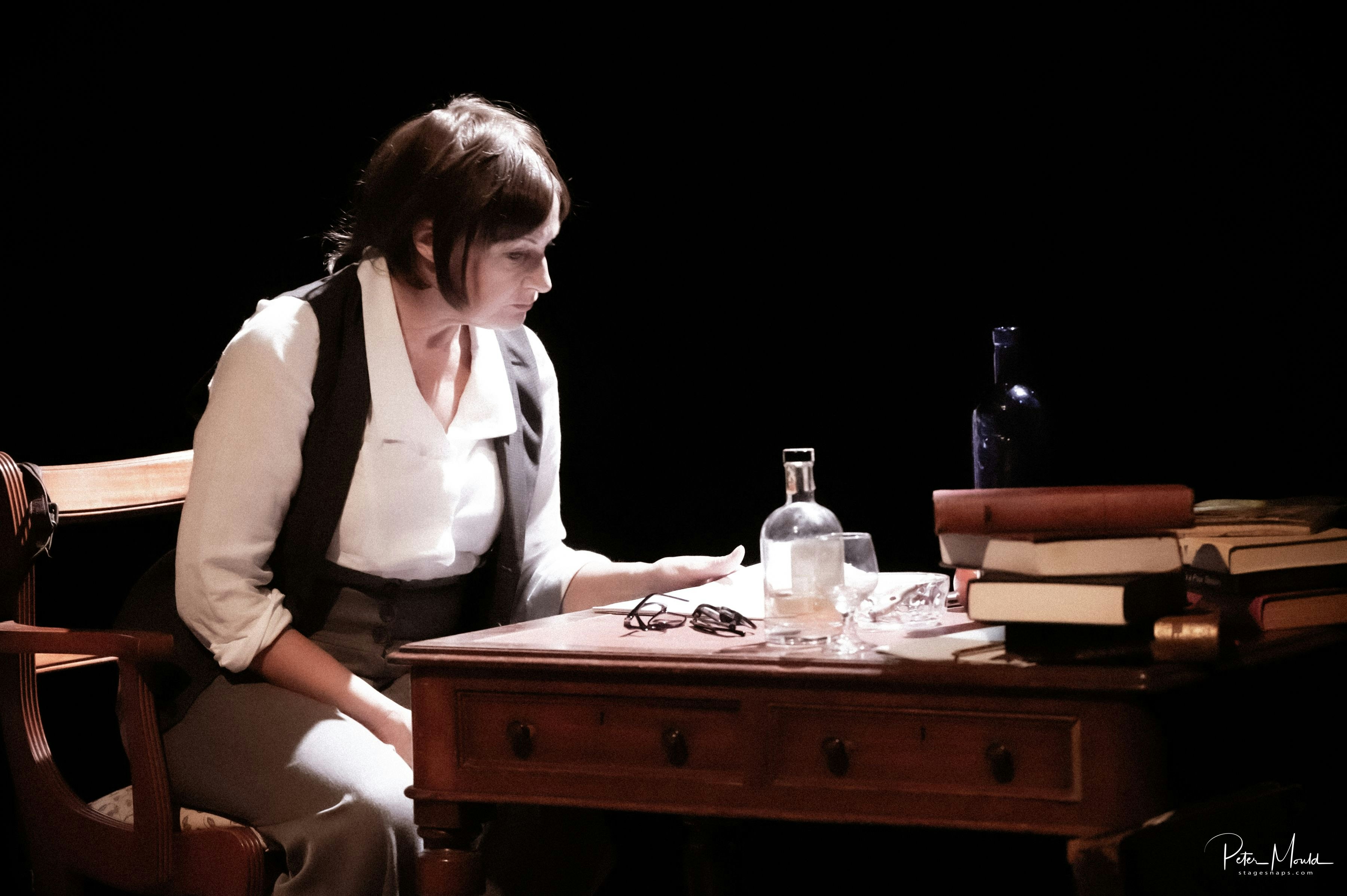 Room - A journey into the creative mind of Virginia Woolf