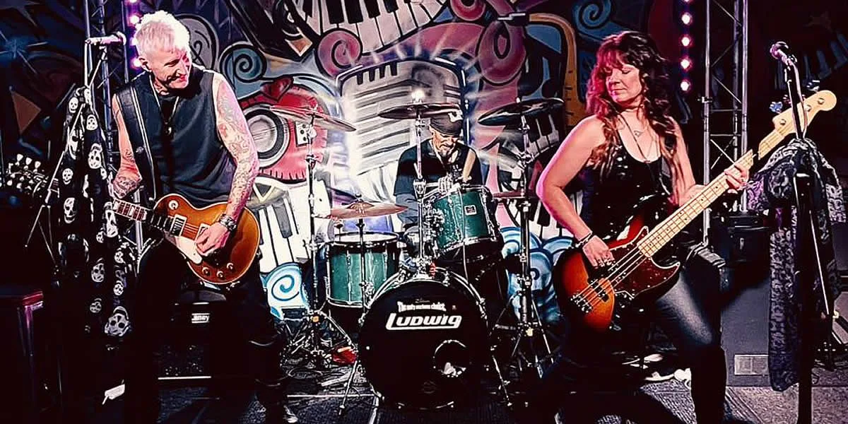 Picture of KD and The Dogs - Classic & Modern Rock Power Trio