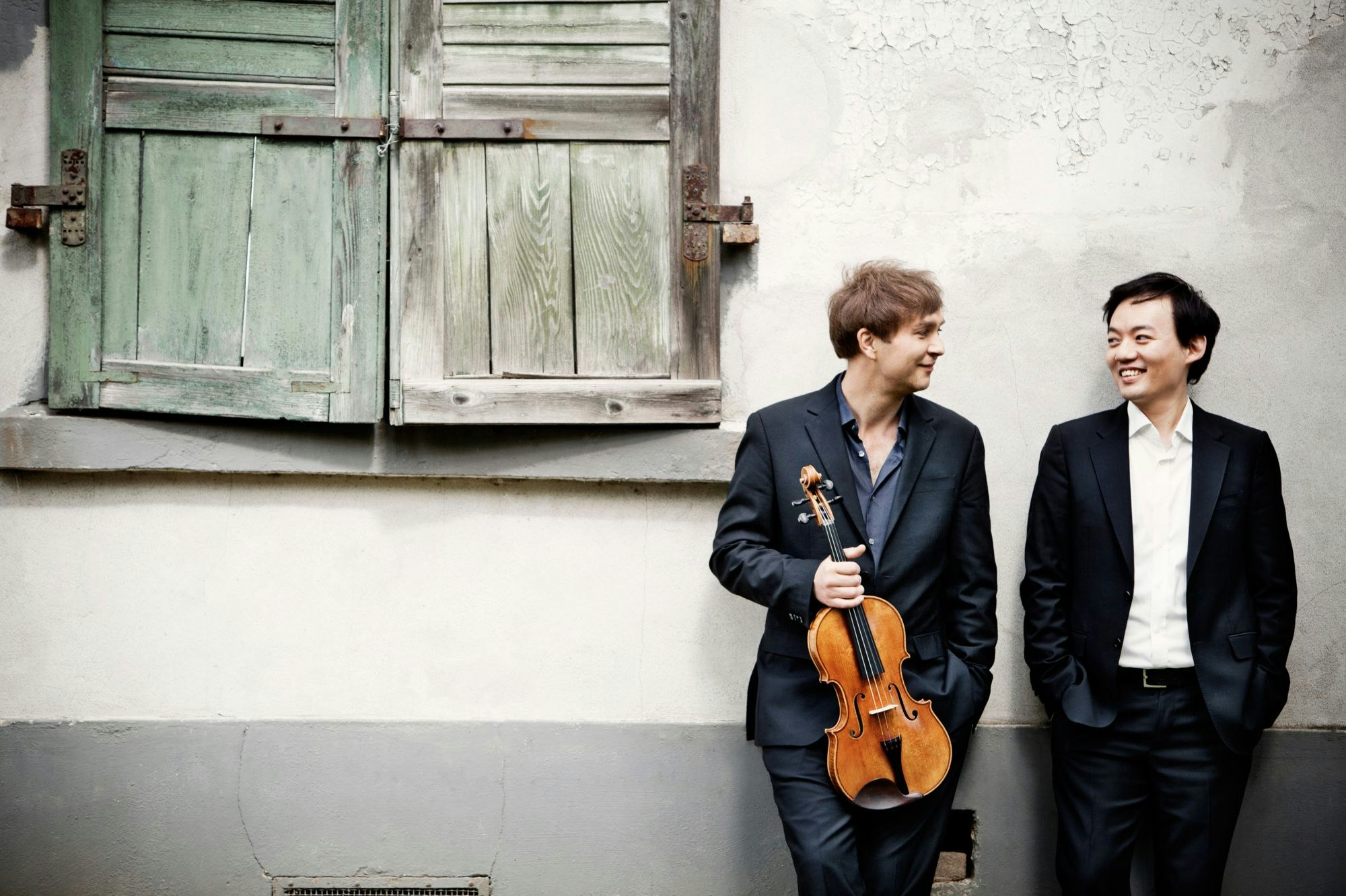 Picture of Nils Mönkemeyer viola; William Youn piano