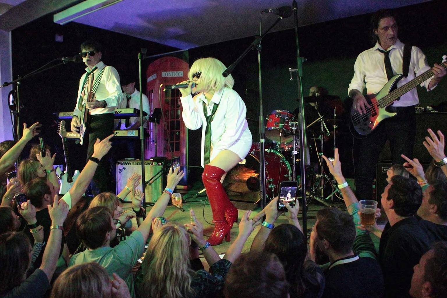 Picture of Kinda Blondie plus support from Red Frame at O'Rileys