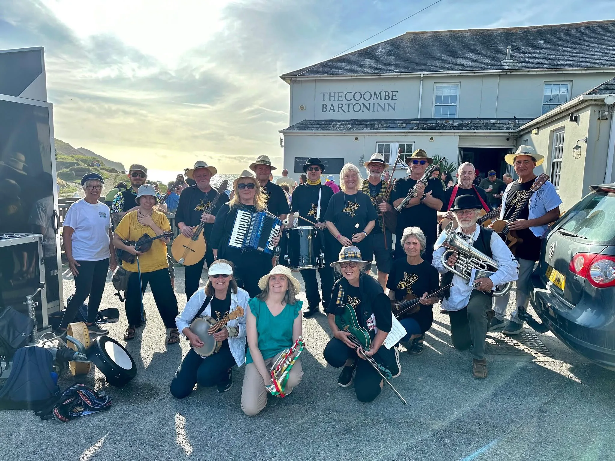 Picture of Nos Lowen with the Kelliwik Golowi Band